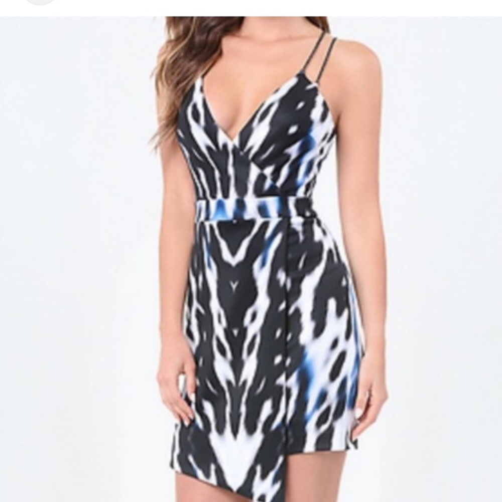 Bebe deep v chain link mini. Never worn. NWOT. Retail 159